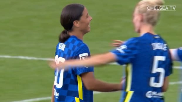 Sam Kerr double sinks Everton